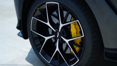 Aston martin DBX 707