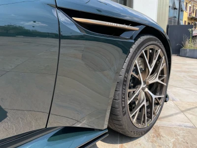 Aston martin DB12