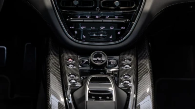 Aston martin DBX 707