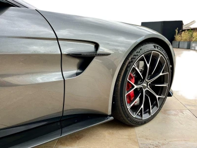 Aston martin VANTAGE