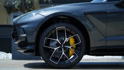 Aston martin DBX 707