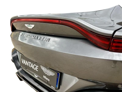 Aston martin VANTAGE
