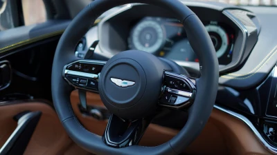 Aston martin DBX 707