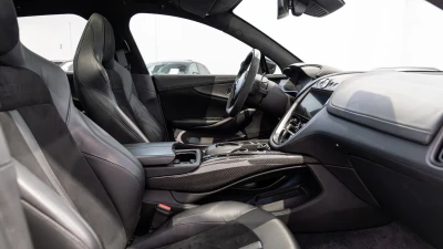 Aston martin DBX 707