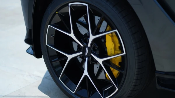 Aston martin DBX 707