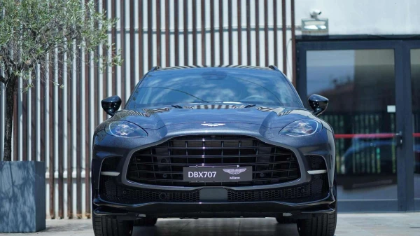 Aston martin DBX 707