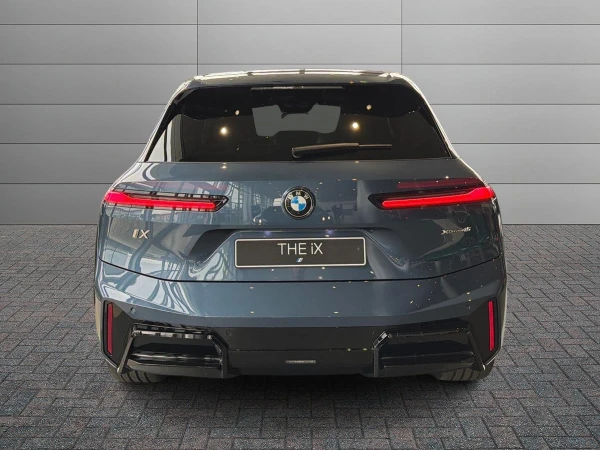 BMW i IX