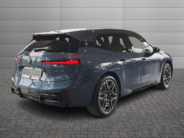 BMW i IX