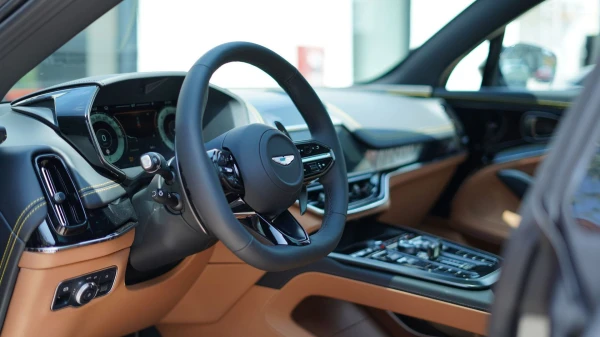 Aston martin DBX 707