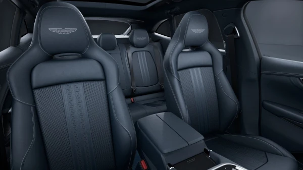 Aston martin DBX 707