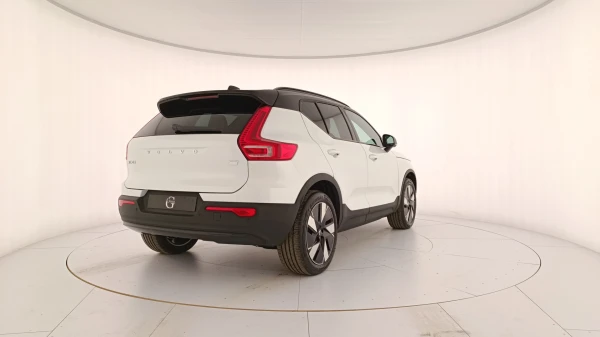 Volvo EX40
