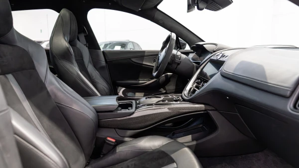 Aston martin DBX 707